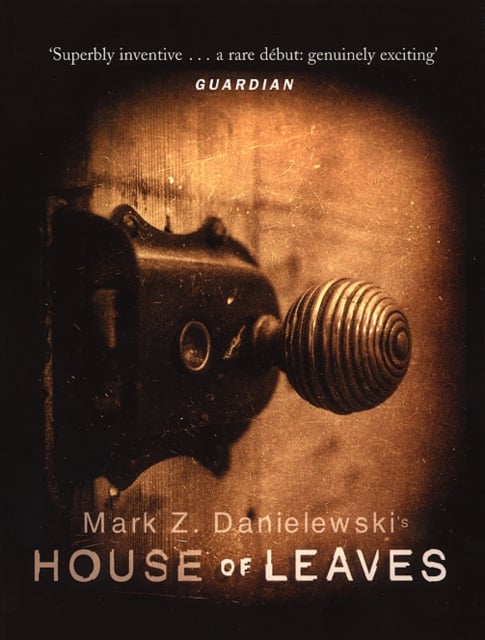 Book cover of House Of Leaves