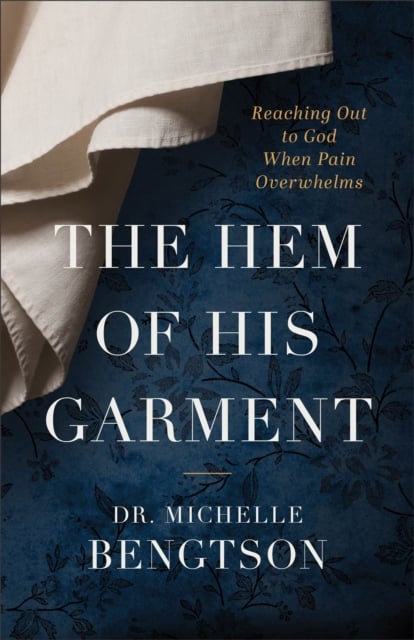 Book cover of The Hem of His Garment - Reaching Out to God When Pain Overwhelms