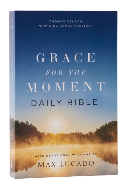 Book cover of NKJV, Grace for the Moment Daily Bible, Softcover, Comfort Print