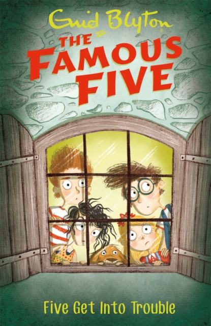 Book cover of Famous Five: Five Get Into Trouble