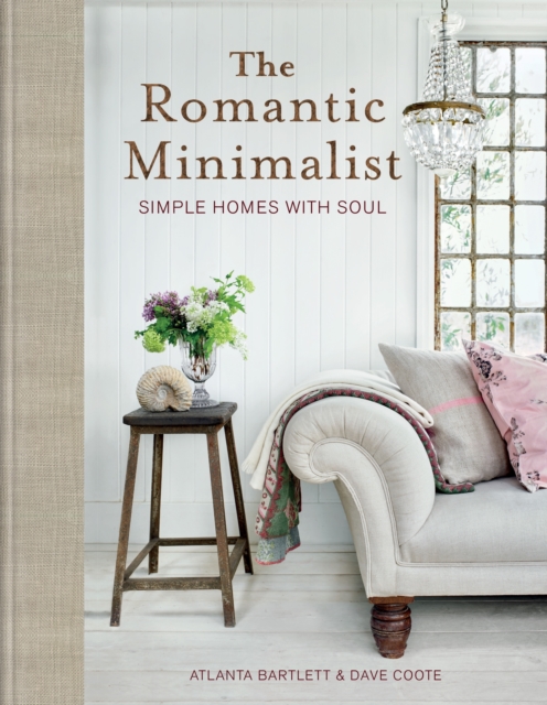 Book cover of The Romantic Minimalist