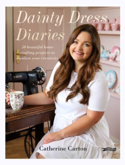 Book cover of Dainty Dress Diaries
