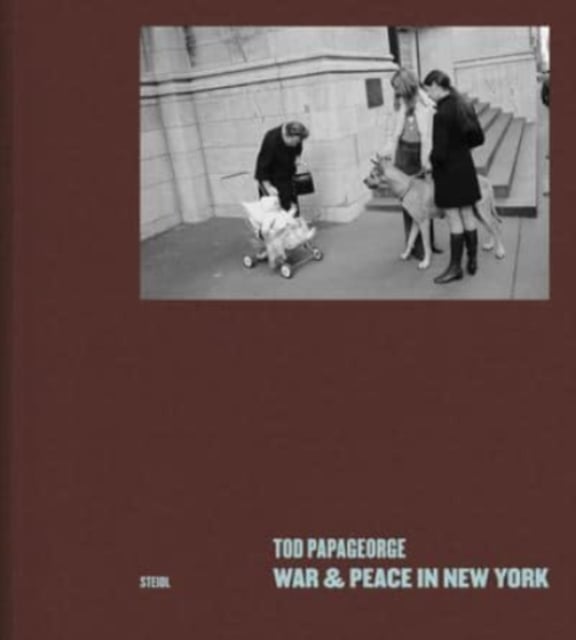 Book cover of Tod Papageorge: War and Peace in New York